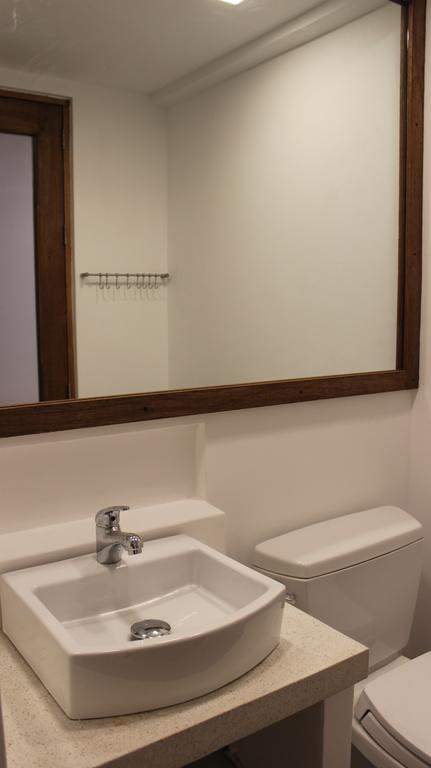 Brblock Boutique And Residences Makati City Екстериор снимка
